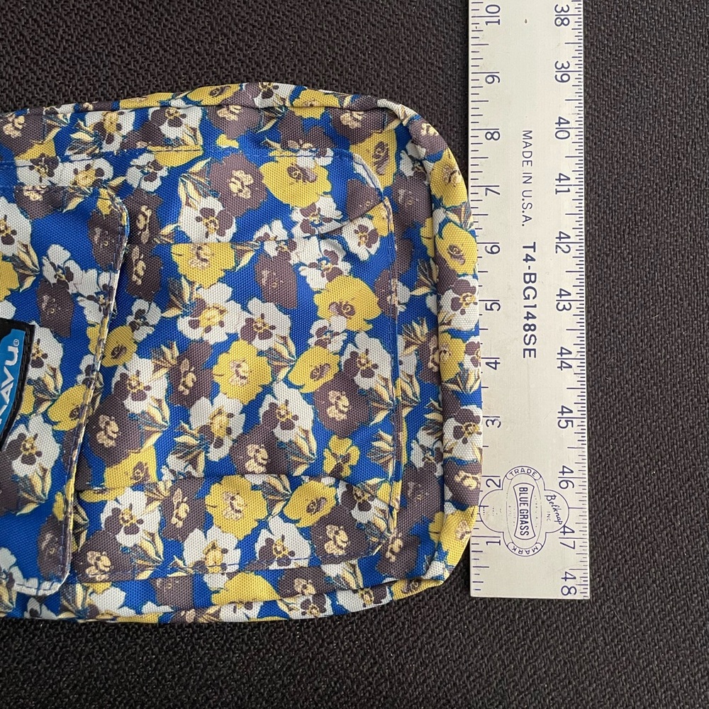 KAVU Keeper blue & yellow floral crossbody bag - Picture 9 of 9